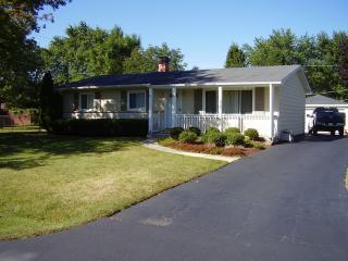 416 Hawthorne Ave, Gurnee, IL 60031-3606