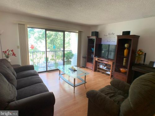 6 Rickard Ct, Trenton, NJ 08648-2667