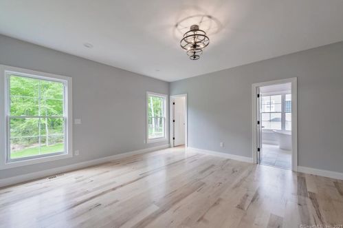 21 Arbor Xing, East Lyme, CT 06333-1170