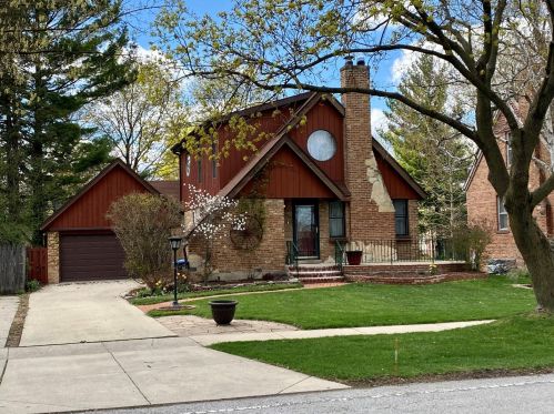 328 Oxford Rd, Des Plaines, IL 60016-3016