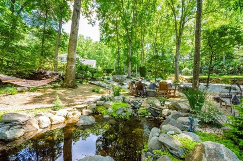 11 Kelly Ct, Sandy Hook, CT 06482-1670