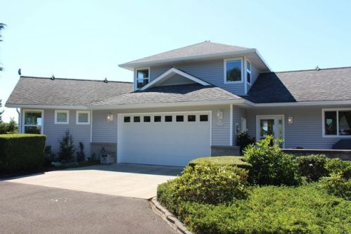 3125 Rhododendron Dr, Florence, OR 97439-8990