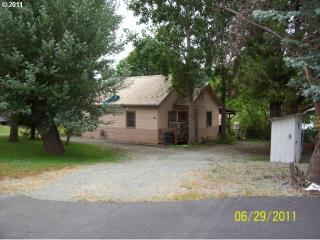 561 Stage Coach Rd, Canyonville, OR 97417-9787