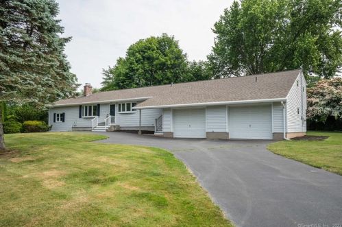 42 Evanwood Dr, Wallingford, CT 06492-2057