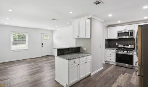 3048 Cottonwood Dr, Atlanta GA  30316-4906 exterior