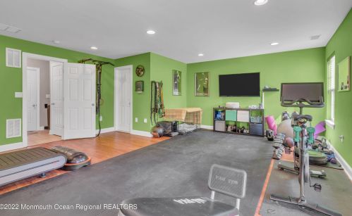 333 Princeton Ct, Tinton Falls NJ  07702-4058 exterior