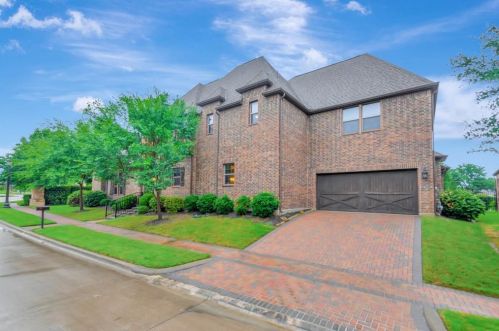 8413 Town Walk Dr, Fort Worth, TX 76182-4134