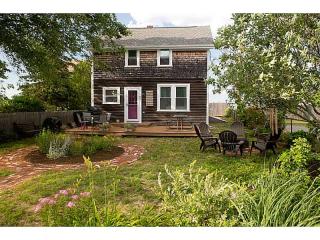 86 Bluff Ave, Warwick, RI 02889-2137