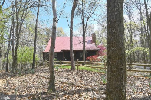 332 Deerwood Ln, Berkeley Springs, WV 25411-5752