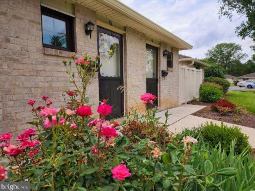 50 Valleybrook Dr, Lancaster PA  17601-4612 exterior