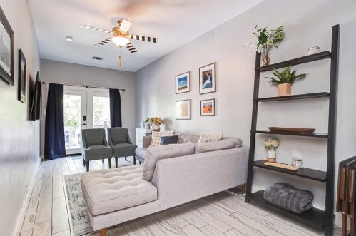 2208 Hillcrest St, Fort Worth TX  76107-4300 exterior