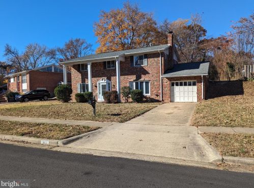 8114 Springfield Village Dr, Springfield VA  22152-3306 exterior