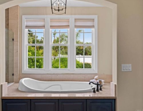 707 Olympus St, Encinitas, CA 92024-1836