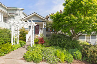 912 48th St, Seattle, WA 98103-6620