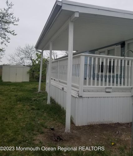 28 Bayshore Mobile Mnr, Hazlet, NJ 07730-4128