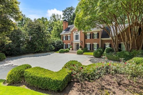 3864 Dumbarton Rd, Atlanta, GA 30327-2620