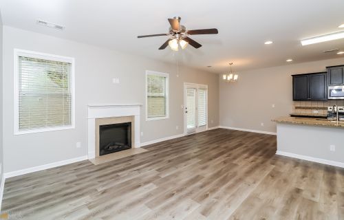 5174 Amberland Sq, Atlanta GA  30349-1696 exterior