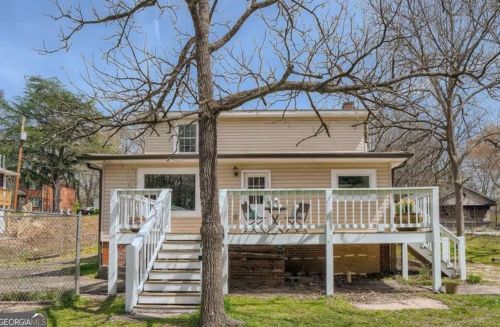 530 Elmwood Rd, Atlanta GA  30318-8105 exterior