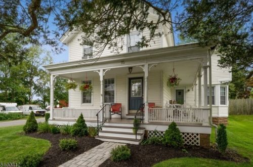 15 Center St, Clinton, NJ 08809
