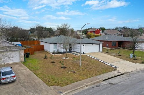 193 Spg Br Loop, Uhland TX 78640-5365 exterior