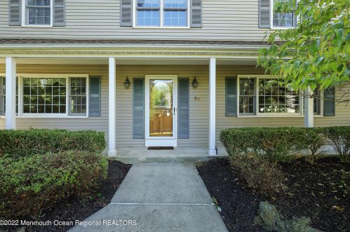29 Windingbrook Way, Holmdel Village, NJ 07733-2332