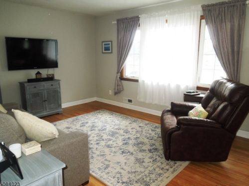 1610 Raritan Ave, Manville, NJ 08835-2043