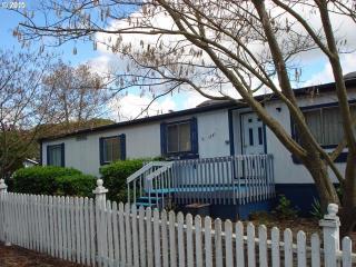 3581 Broad St, Roseburg, OR 97471-6708