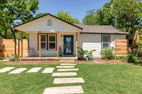 702 Clifford Dr, Austin TX  78745-3330 exterior