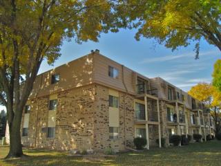915 County Road D, Saint Paul MN  55109-5289 exterior