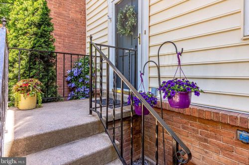 7986 Hidden Bridge Dr, Springfield, VA 22153-3206