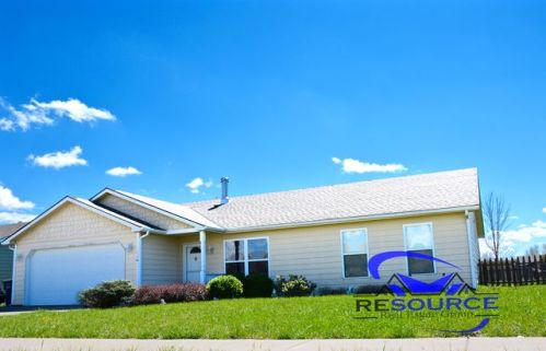 320 Brooklawn Dr, Manhattan, KS 66502-6658