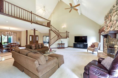 223 Roberts Rd, Palatine, IL 60067-5707