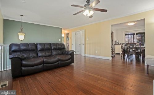 10121 Schoolhouse Woods Ct, Springfield VA  22015-2725 exterior