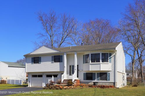 13 Daniel Dr, Hazlet, NJ 07730-2033
