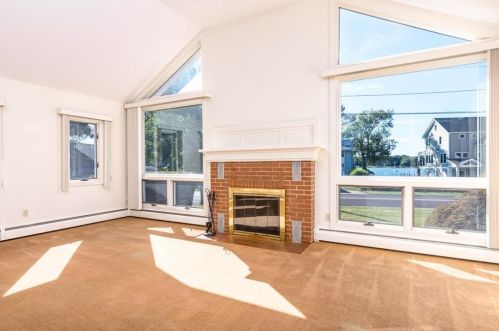 516 Shore Acres Ave, North Kingstown, RI 02852-4546