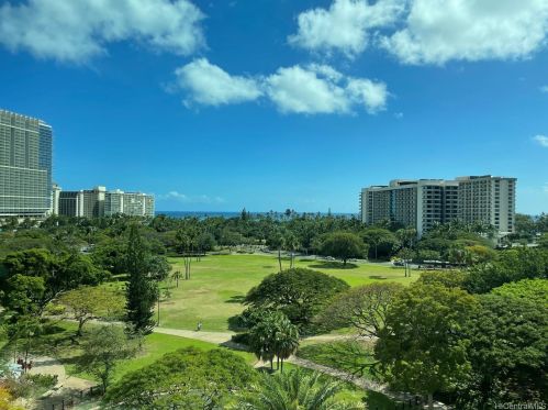 2045 Kalakaua Ave, Honolulu HI  96815-5118 exterior