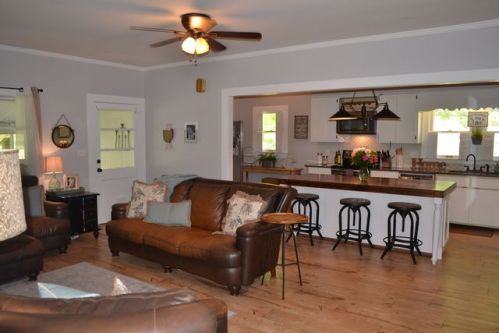 248 Adams St, Tennille, GA 31089-1103