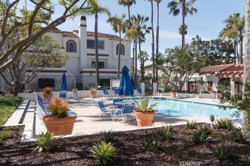 2971 Plaza Del Amo, Torrance CA  90503-7340 exterior