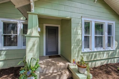 3901 Becker Ave, Austin TX  78751-5209 exterior