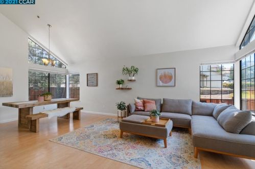 2649 Wellington Ct, Concord CA  94520-1124 exterior