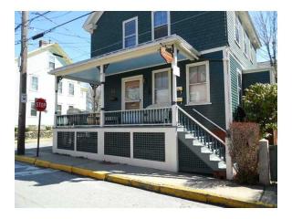 43 3rd St, Middletown, RI 02840-1937