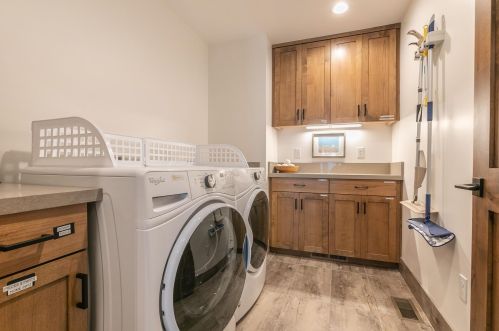 9234 Heartwood Dr, Truckee CA  96161-5210 exterior