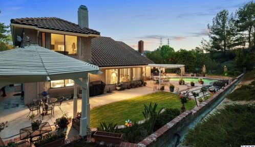 2520 Flintridge Dr, Glendale CA  91206-1033 exterior