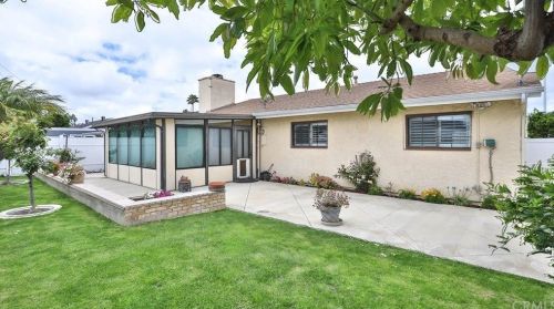 6932 Marilyn Dr, Huntington Beach CA  92647-4344 exterior