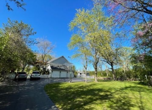 5 Windlake Ter, Bannockburn, IL 60015-1468