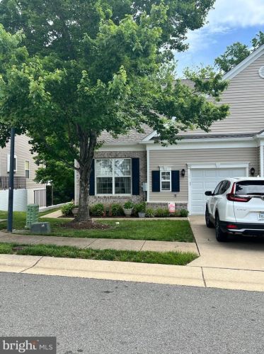 51 Legend Dr, Fredericksburg VA  22406-8449 exterior