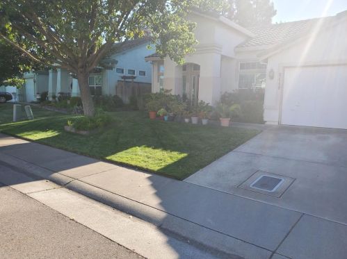 8440 Alameda Park Dr, Elk Grove, CA 95624-3913