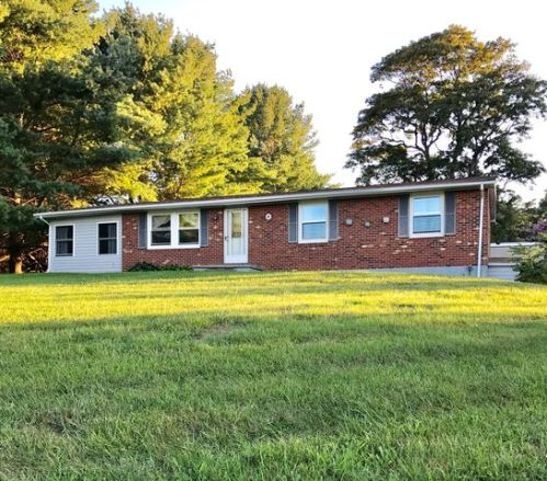 763 Spreading Spring Rd, Lithia, VA 24066-4746