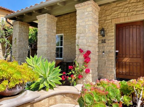 52 Winding Way, Irvine, CA 92620-3415