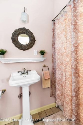 35 Leroy Pl, Tinton Falls NJ  07701-1712 exterior